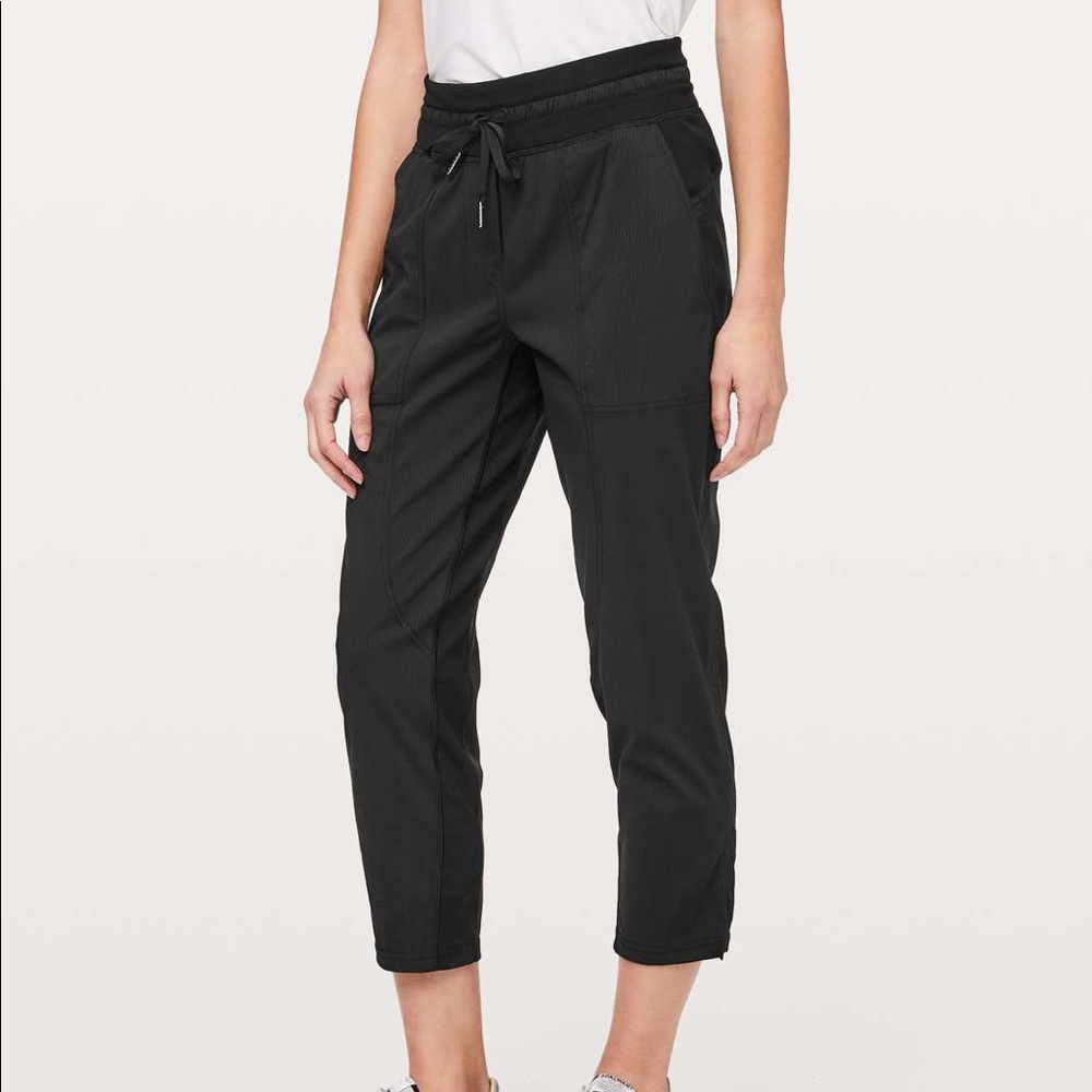 Lululemon studio crops *25inch
